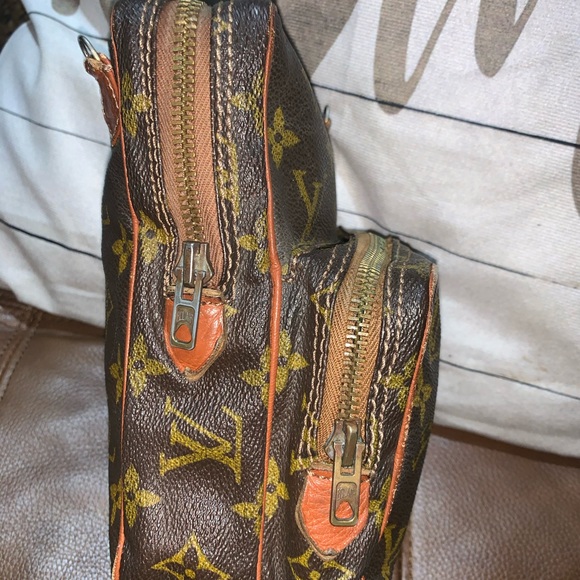 Louis Vuitton Amazon Crossbody - Picture 11 of 17